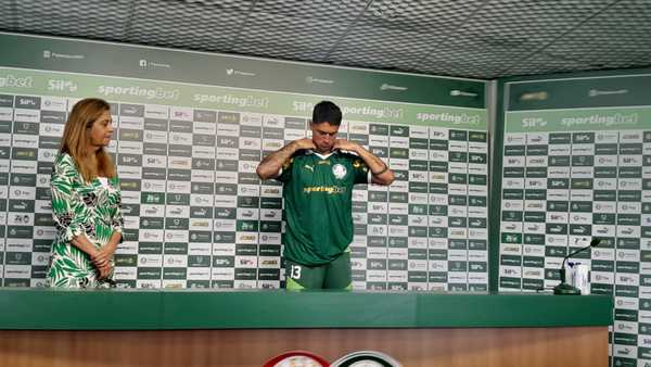 Martínez promete entrega total no Palmeiras e deseja jogar Dérbi: 