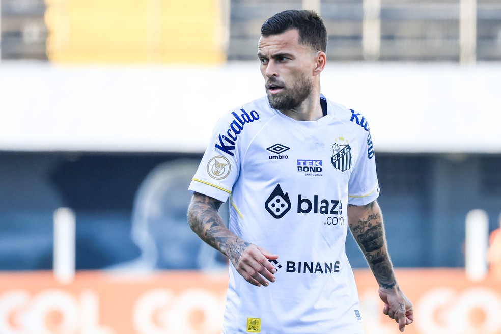 Lucas Lima em Santos x Athletico — Foto: Marcello Zambrana/AGIF