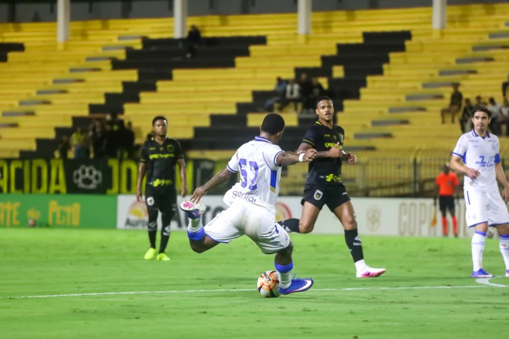 Pintura! Wesley Gasolina comemora primeiro gol pelo Avaí: "Momento especial"