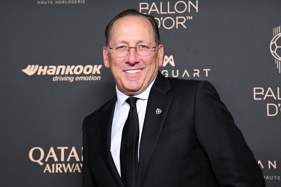 John Textor em premiação do Bola de Ouro — Foto: Stephane Cardinale - Corbis/Corbis via Getty Images
