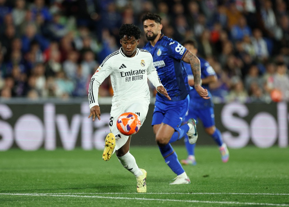 Endrick em ação pelo Real Madrid contra o Getafe — Foto: REUTERS/Isabel Infantes