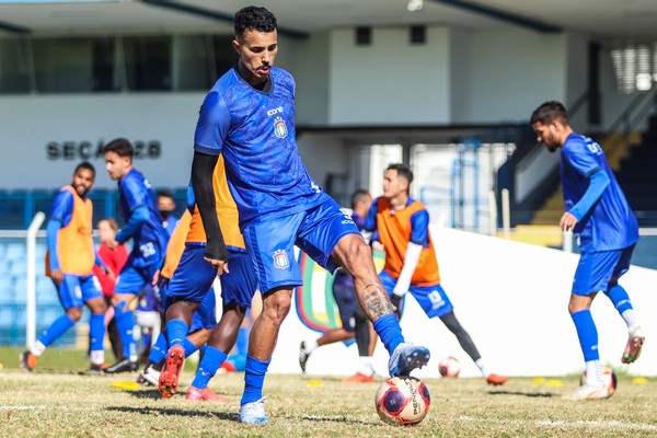 Com carreira na música, MC Livinho realiza sonho de ser jogador de futebol  - Jornal de Itatiba