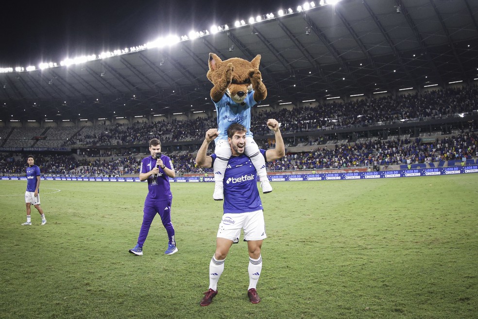 Lucas Silva no Cruzeiro — Foto: Staff Images