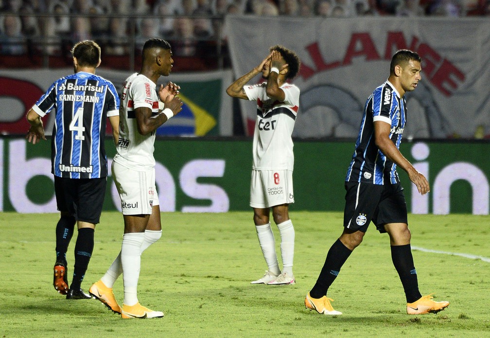 São Paulo vence o Grêmio com tranquilidade no Morumbi - Esportes - R7  Futebol