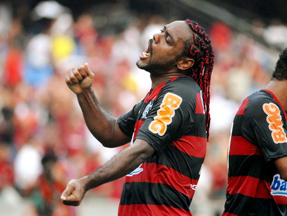 Vagner Love em ação pelo Flamengo — Foto: Reprodução