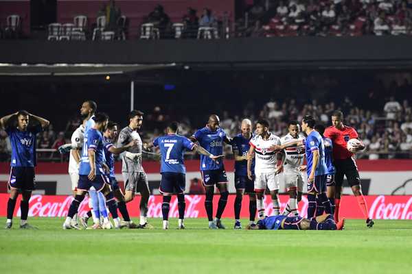 Nacional informa estabilidade de Izquierdo, em observação por 72 horas.