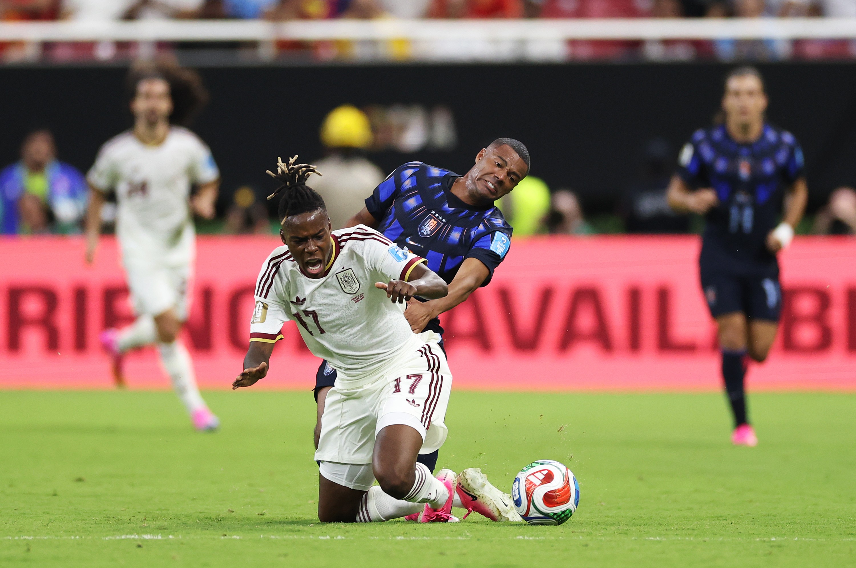 Nico Williams critica De La Cruz após ser lesionado em jogo da Copa do Mundo