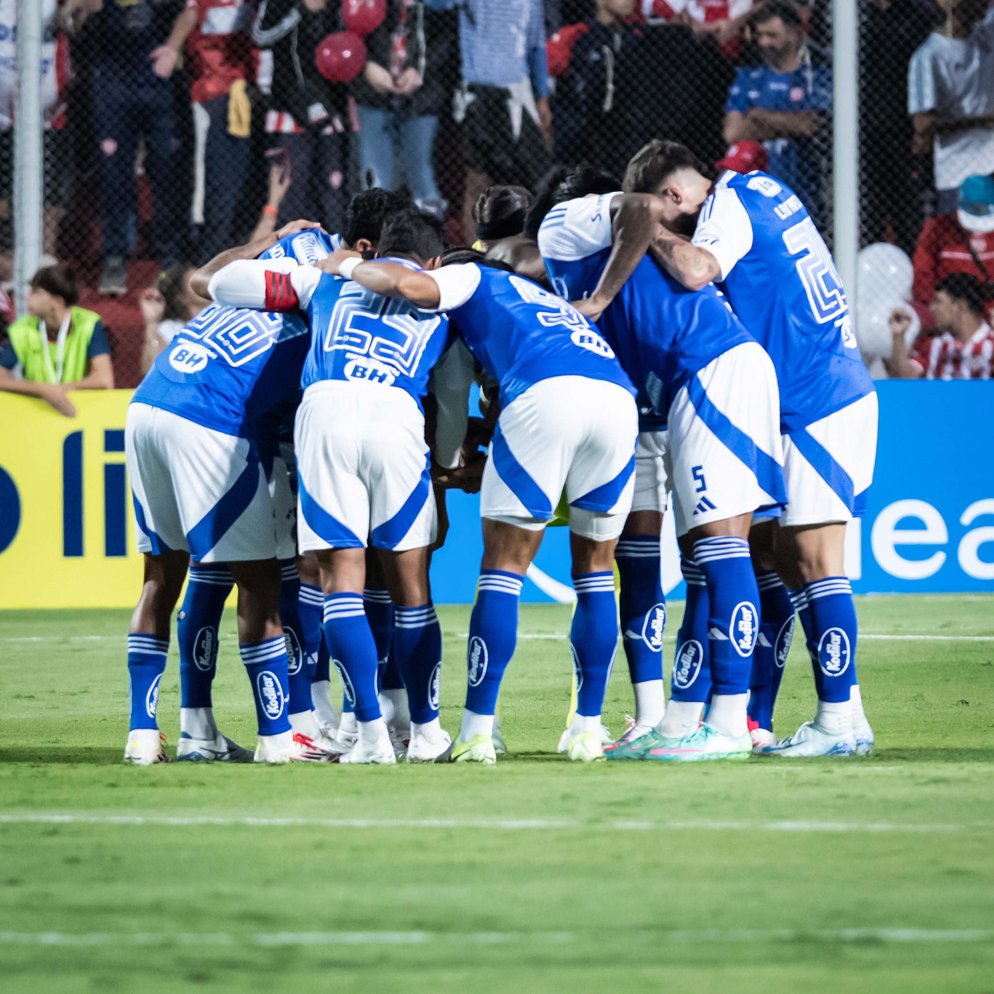 Cruzeiro enfrenta grande volume de finalizações e continua sem vitórias.