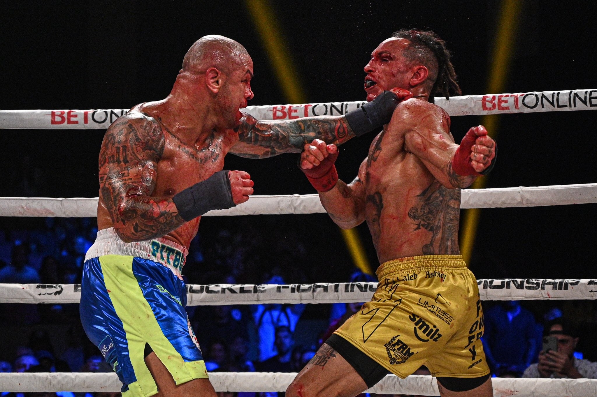 Thiago Pitbull conquista cinturão no boxe sem luvas, e Lombard soca ...