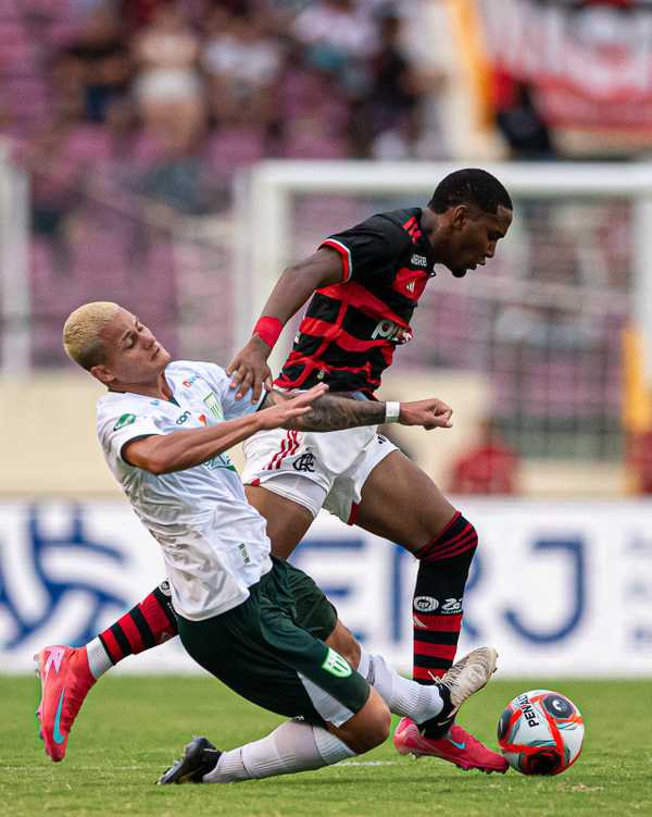 Avaliação das Atuações do Flamengo: Pablo em baixa, Dyogo Alves se destaca.