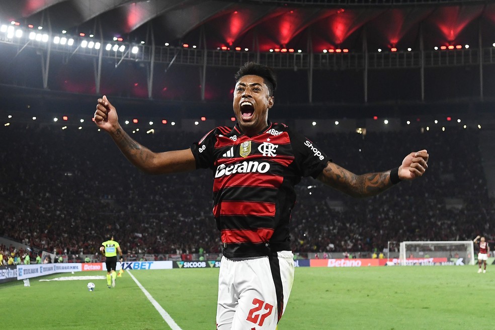 Bruno Henrique sai para comemorar aps gol contra o Bragantino  Foto: Andr Duro