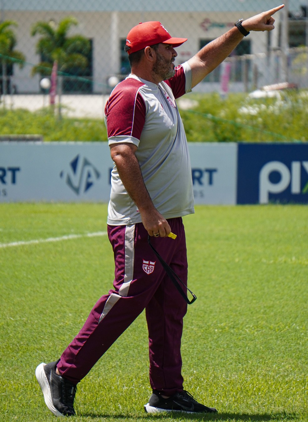 Eduardo Barroca comanda treino do CRB em Campina Grande — Foto: Lucca Morais/CRB