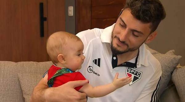 Papai campeão: Rafael celebra 