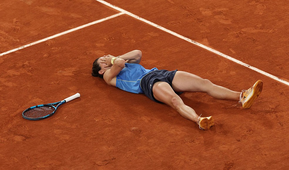 Lois Boisson comemora a classificação à semifinal de Roland Garros — Foto: Getty Images
