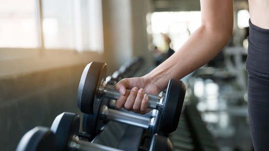 Treino de força ativa limpeza de células dos músculos; entenda