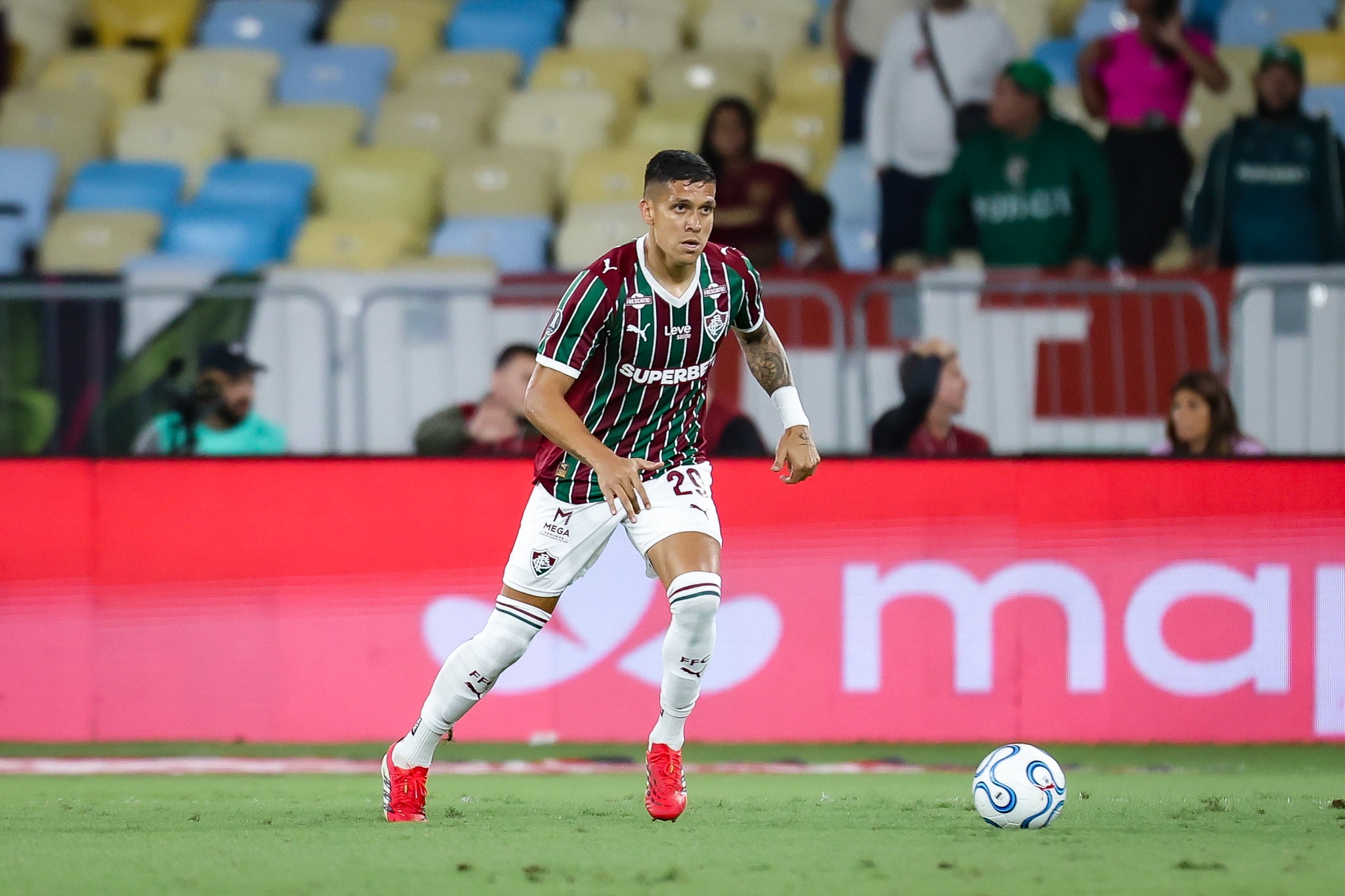 Millán cresce ao lado de Thiago Silva e acirra disputa por vaga na defesa do Fluminense