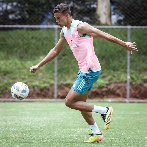 Cruzeiro amplia oportunidades para zagueiro da base no time profissional