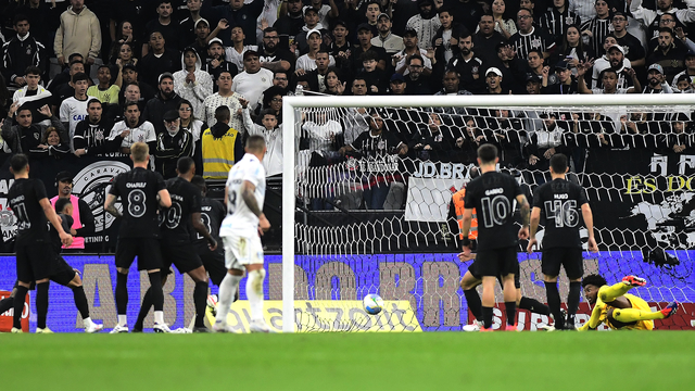 Corinthians x Grêmio, defesa de Hugo Souza