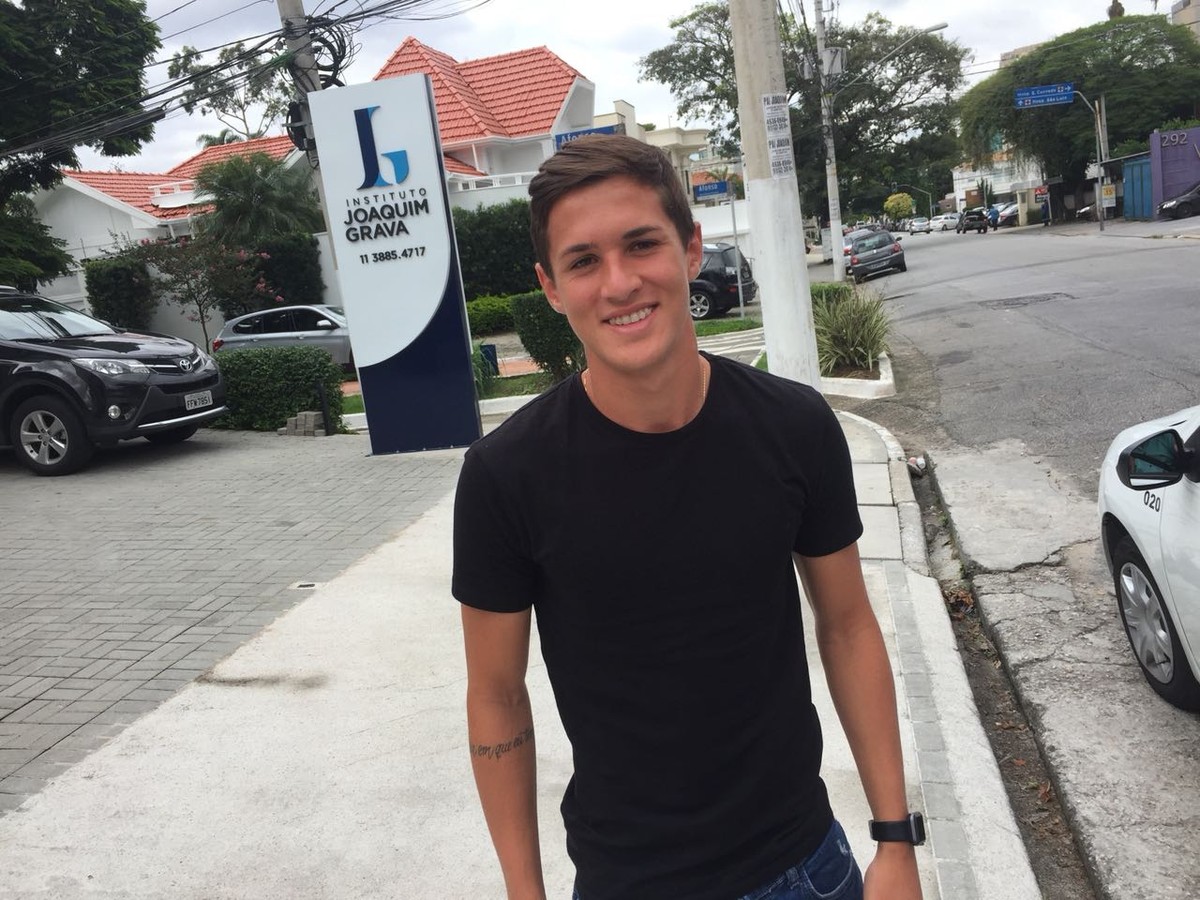 Mateus Vital passa por exames em SP e deve assinar com Corinthians nos próximos dias