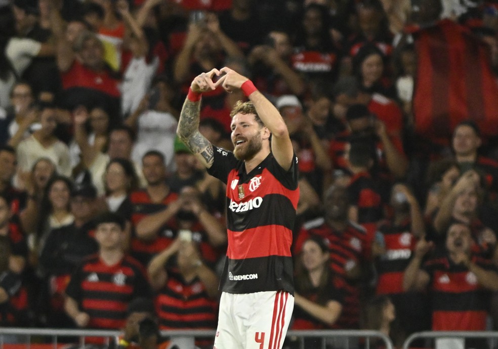 L�o Pereira comemora gol em Flamengo x S�o Paulo � Foto: Andre Dur�o