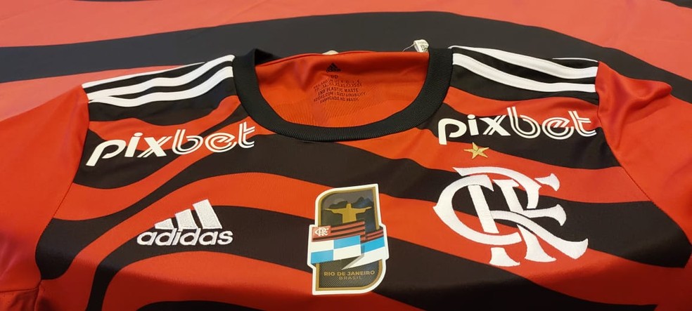 Valor da nova camisa do Flamengo recebe críticas de torcedores na web: 'Vem  com o Arrascaeta?' - Lance!