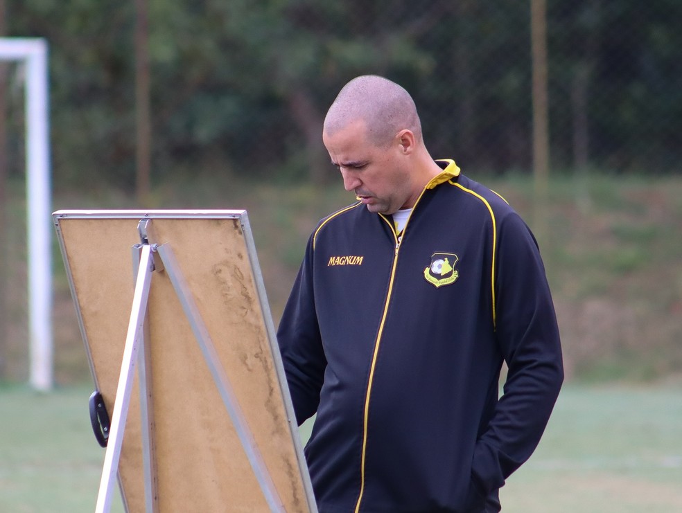 Ricardo Catalá, técnico do São Bernardo — Foto: Gabriel Goto