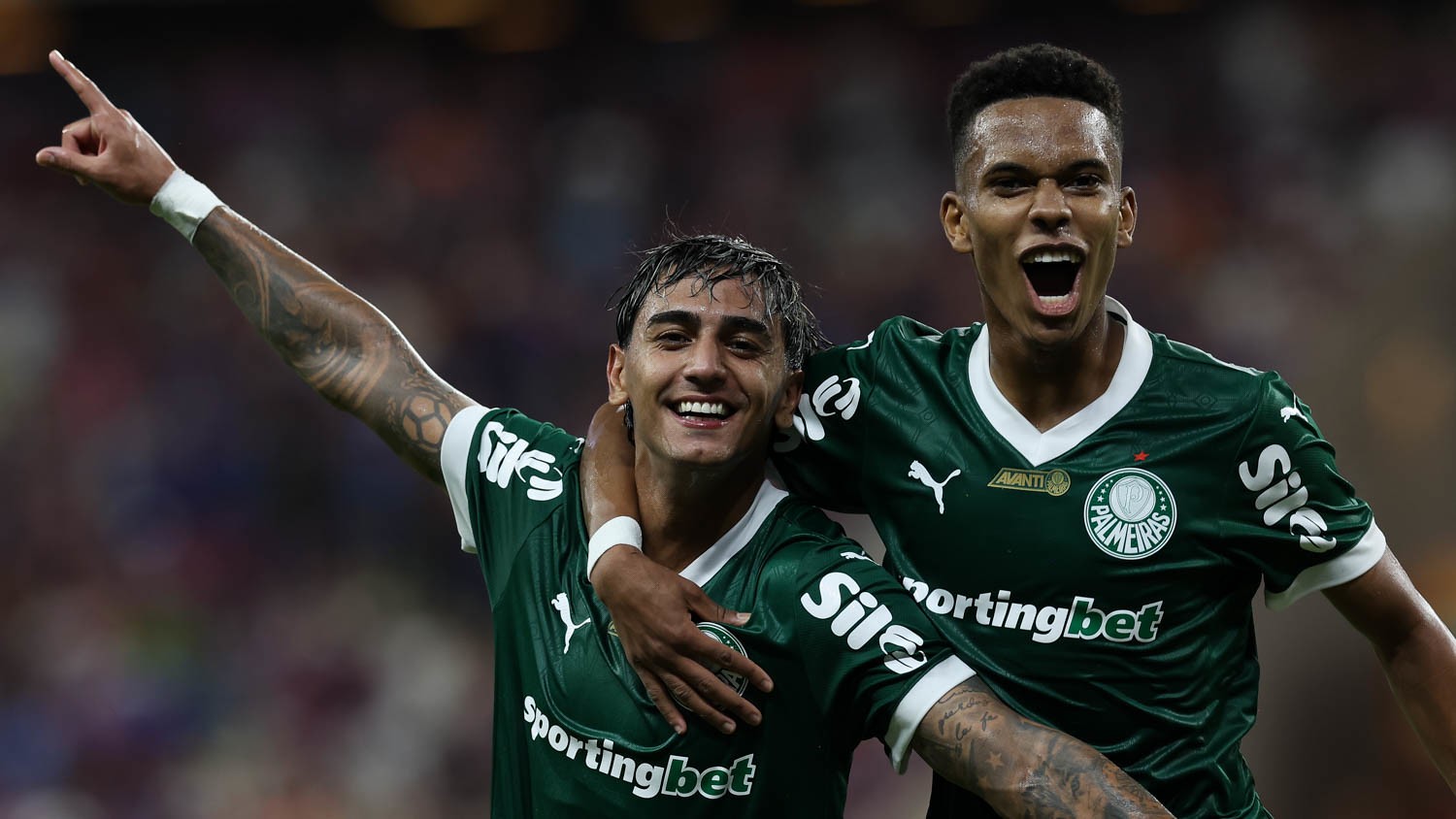 Facundo Torres mantém titularidade no Palmeiras com atuações incansáveis