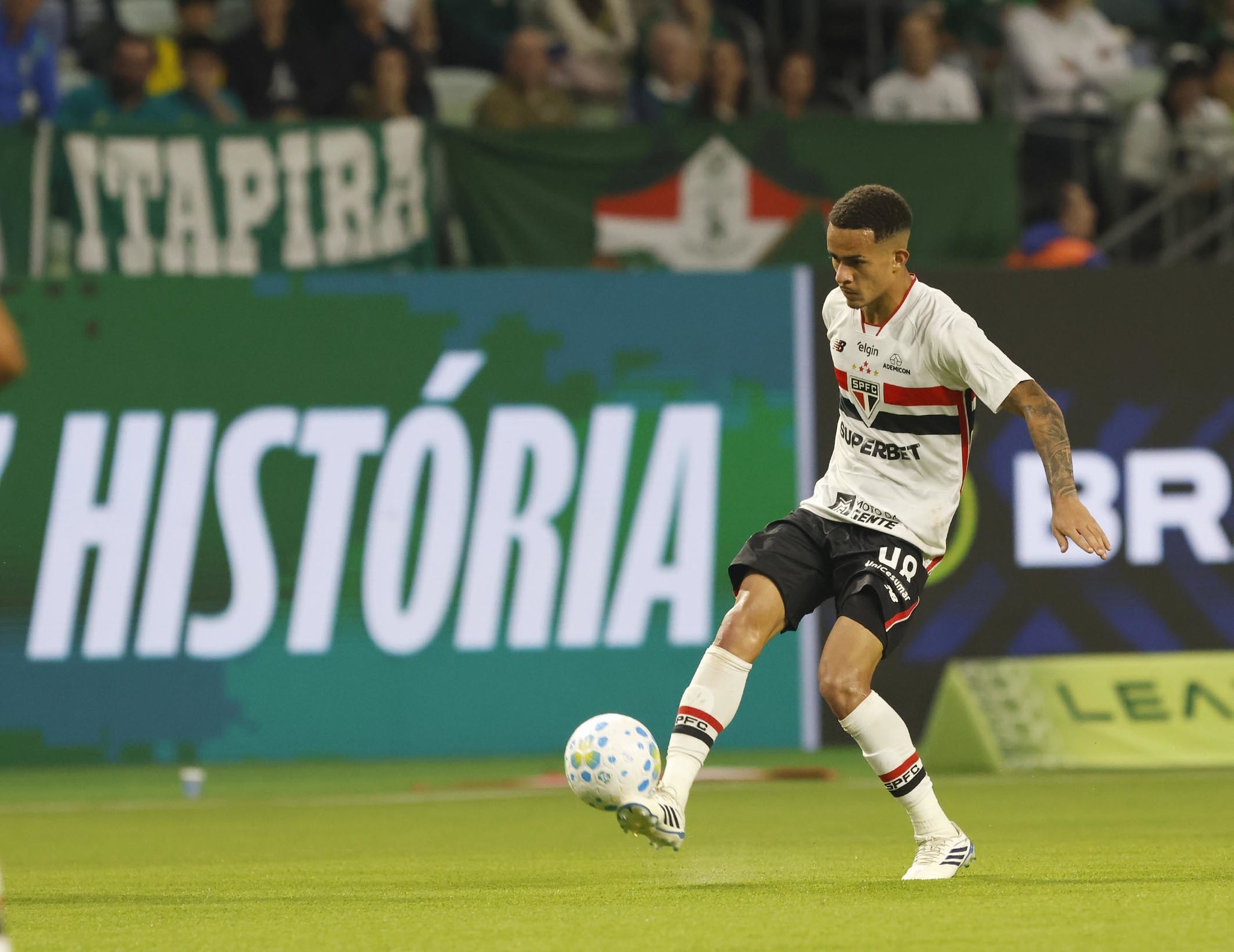 Djhordney aproveita chance contra o Palmeiras e vira opção no São Paulo: "Promete muito"