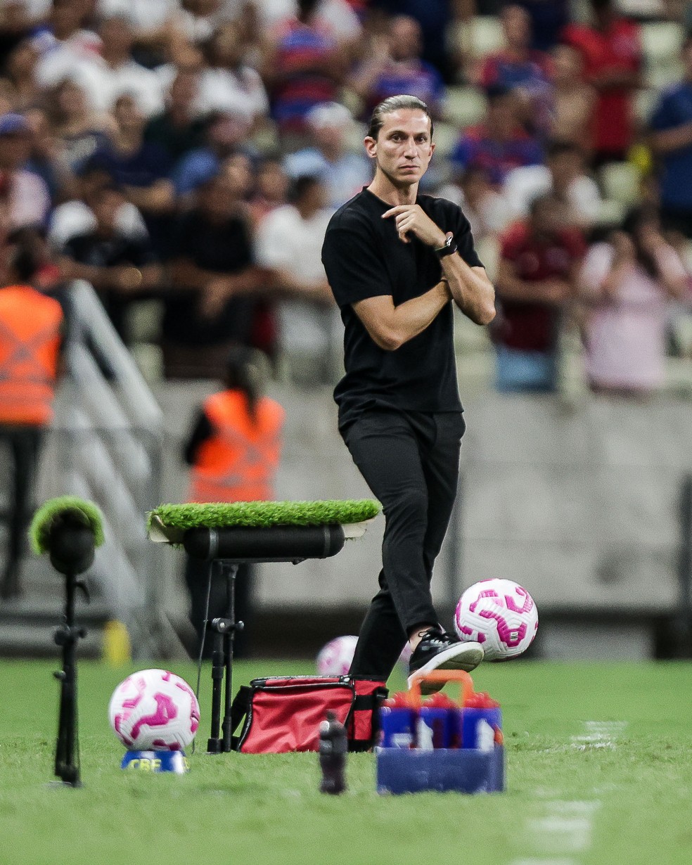 Filipe Luís em Fortaleza x Flamengo — Foto: Gilvan de Souza/CRF