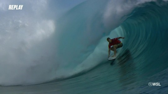 Medina se corta no coral, perde para John John e é eliminado na semicomo funciona casas de apostasTeahupoo - Programa: WSL 2024 