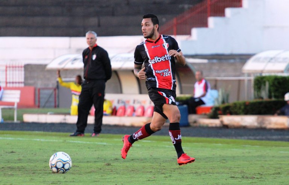 Alex Ruan solicita rescisão de contrato e deixa o Joinville após queda ...