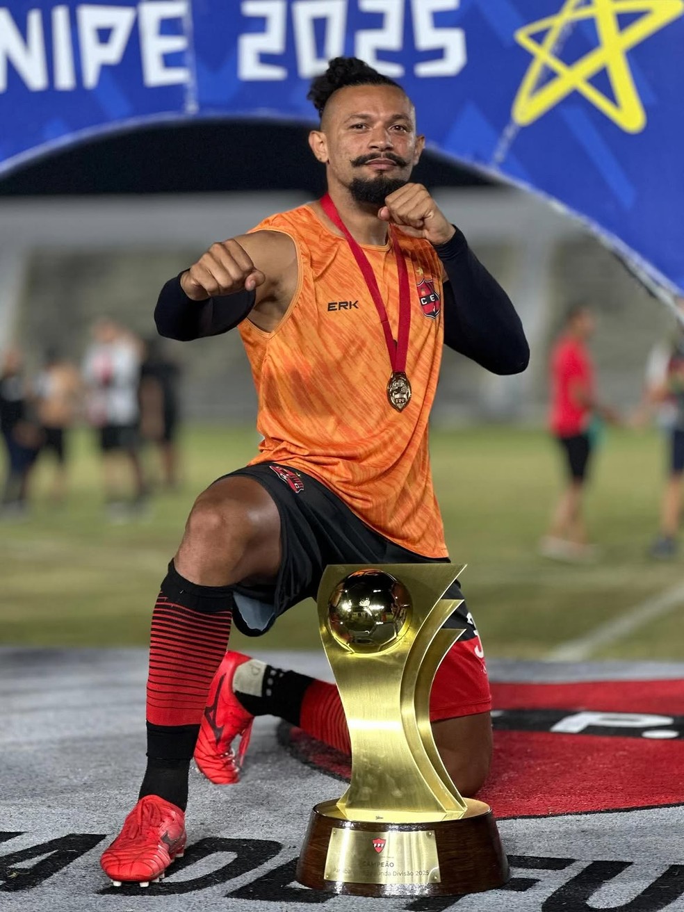 Augusto Pedra com a camisa da Desportiva Guarabira