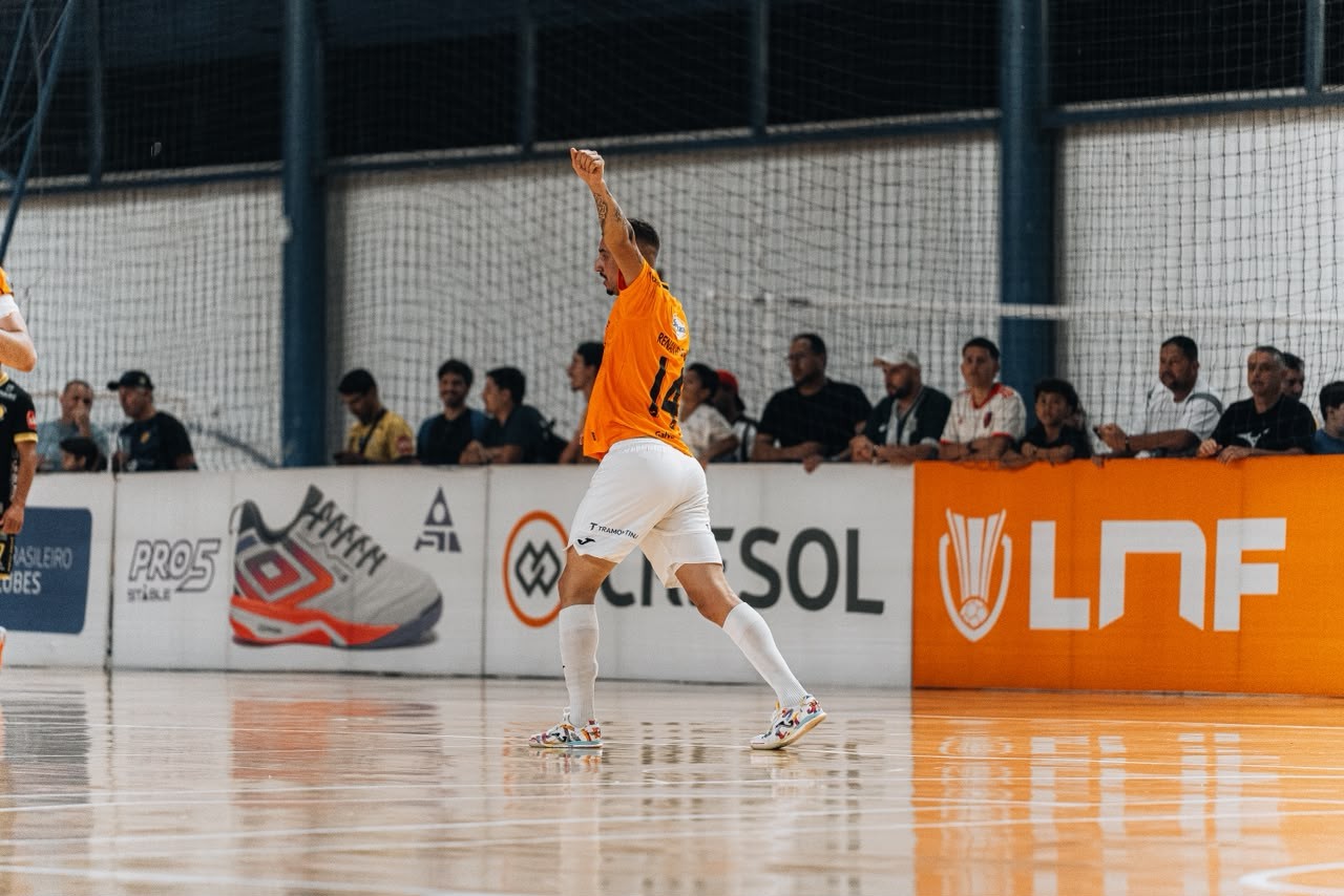 Praia Clube e Carlos Barbosa empatam em jogo de oito gols pela Liga Nacional de Futsal