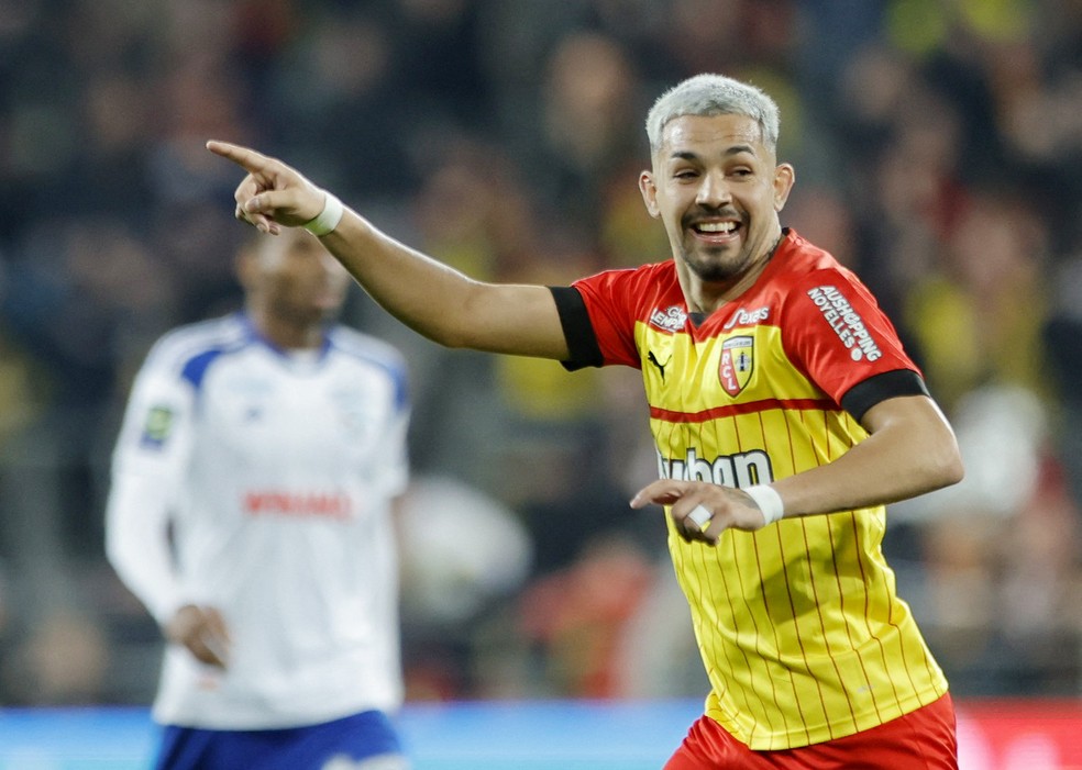 Facundo Medina comemora gol em Lens x Strasbourg pelo Campeonato Franc�s � Foto: REUTERS/Pascal Rossignol