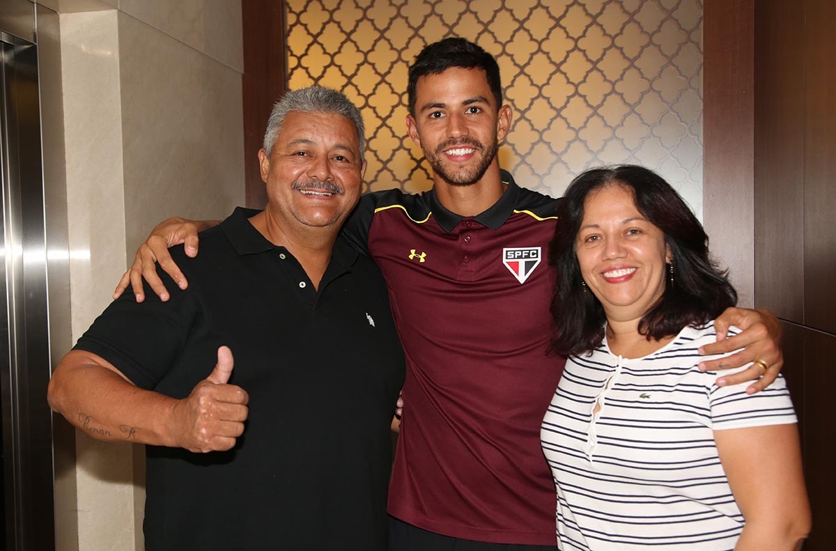 Titular do São Paulo, Renan Ribeiro chega a 100 jogos como profissional ...