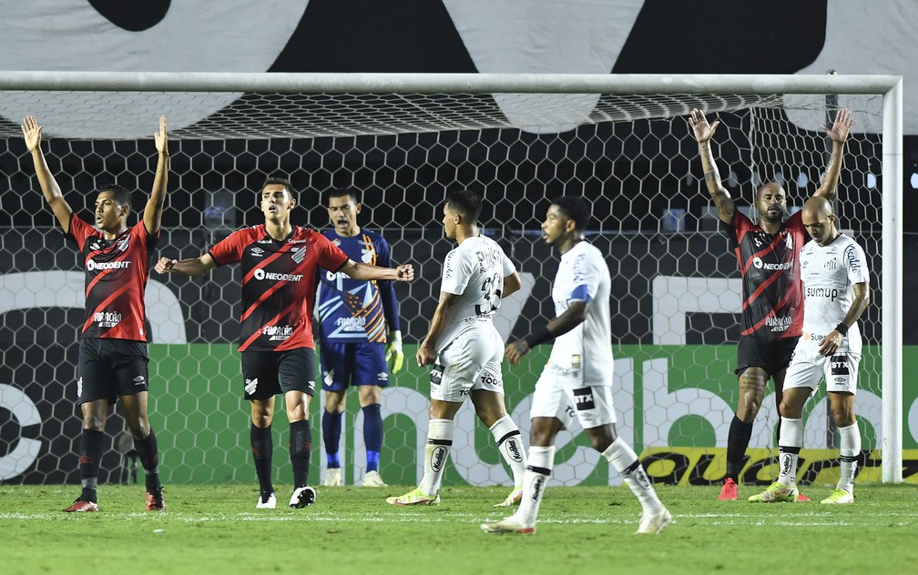 Santos é humilhado pelo Internacional e segue no Z-4 do Brasileirão -  Diário do Peixe