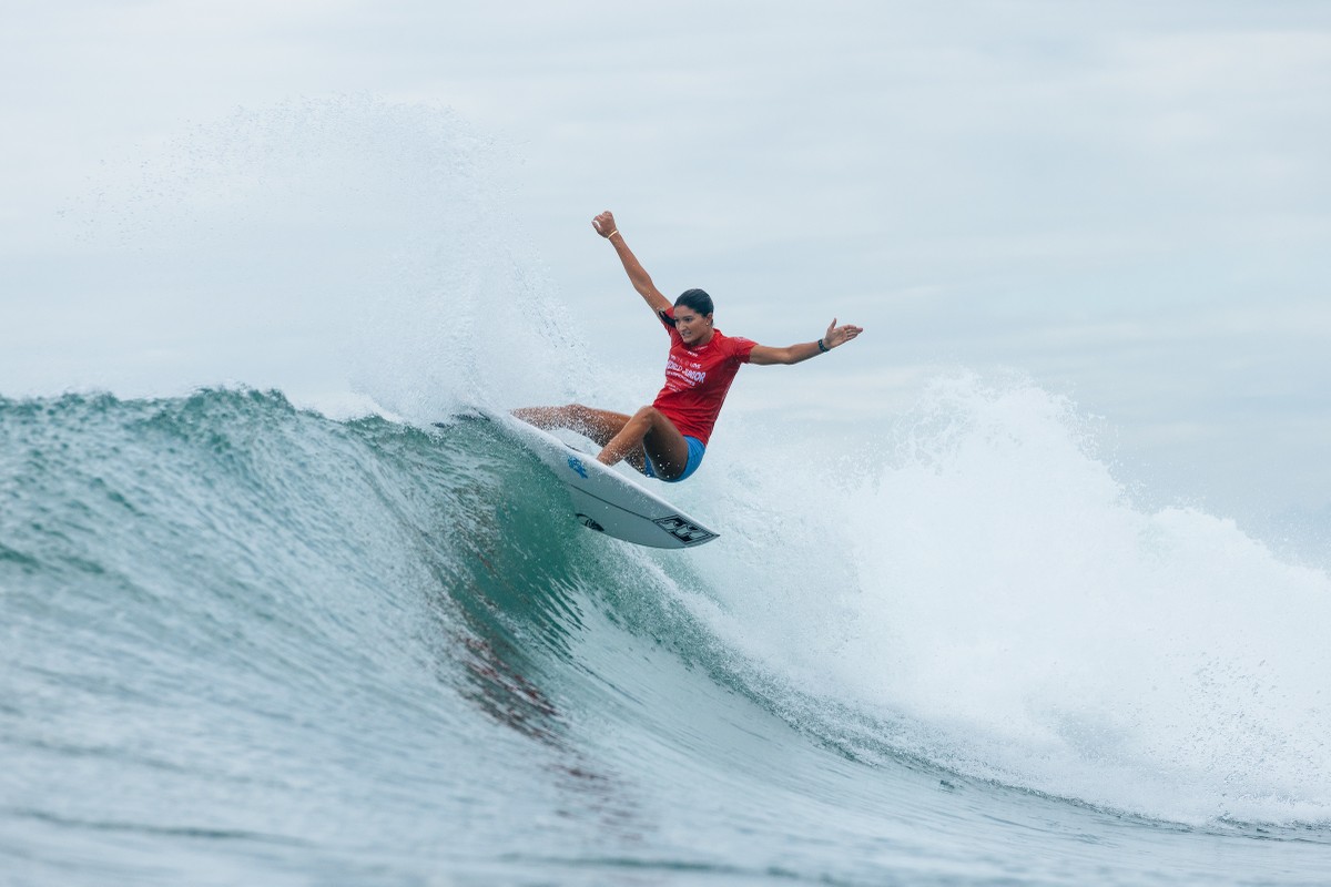 Luana Silva supera Rosie Smart e está na final do Mundial Júnior | wsl | ge