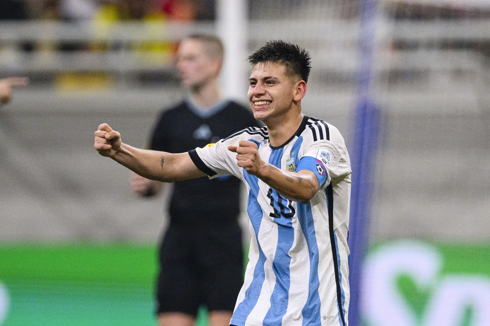 Echeverri ajudou a Argentina a eliminar o Brasil no Mundial Sub-17 &mdash; Foto: Getty Images