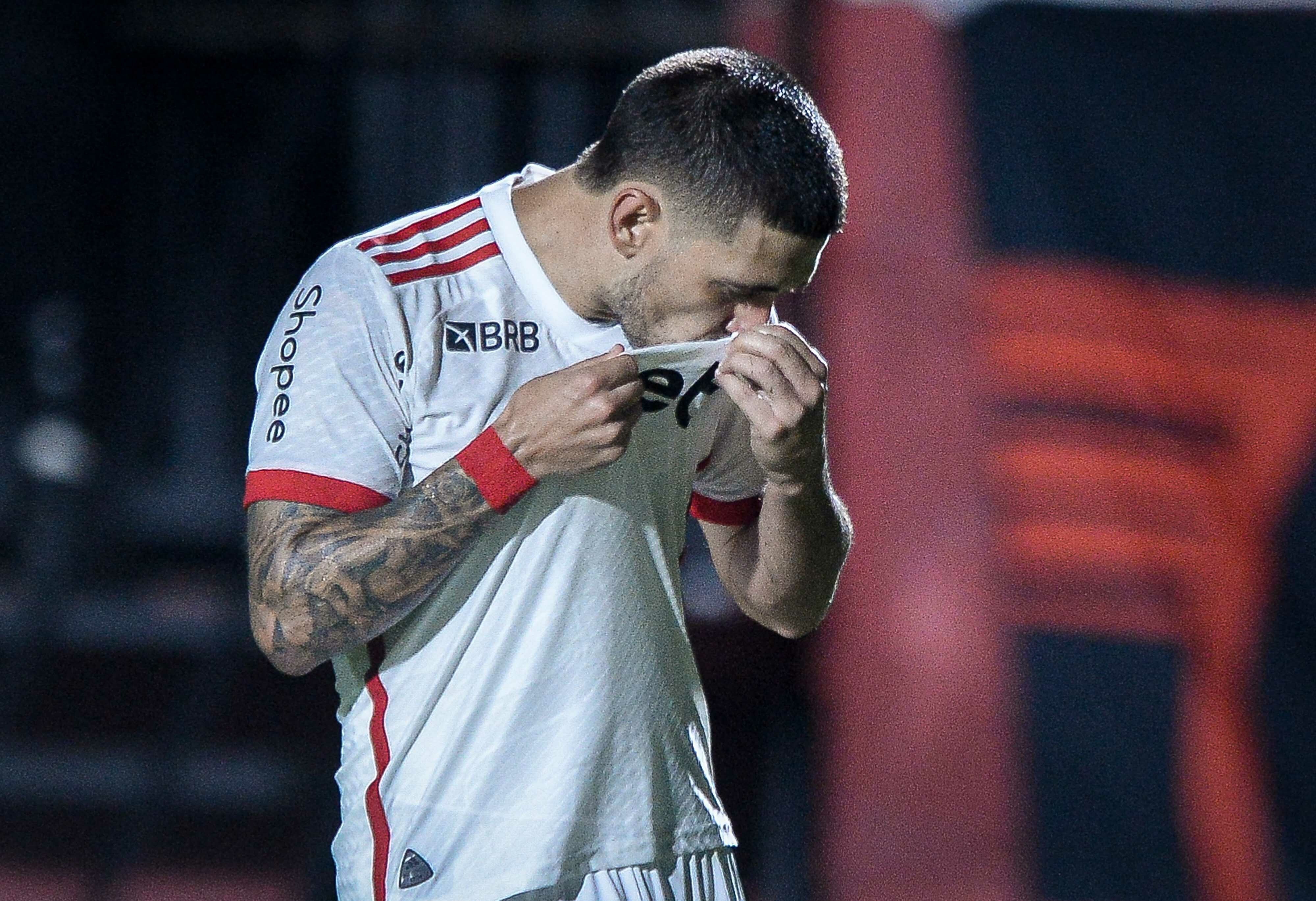 MARCA HISTÓRICA: Arrascaeta assume vice-artilharia estrangeira do Flamengo após golaço marcado