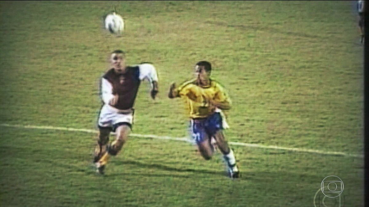 Vídeo: 17 anos depois, Ronaldinho Gaúcho relembra golaço na Copa - Jornal O  Globo