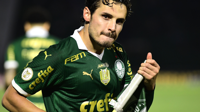 Raphael Veiga comemora gol em Palmeiras x Atlético-MG