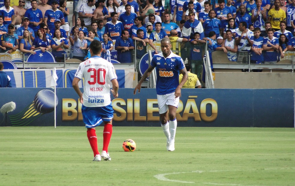 Cruzeiro 1 x 2 Bahia, na última vitória do Tricolor fora, em 2013 — Foto: Tarcísio Badaró