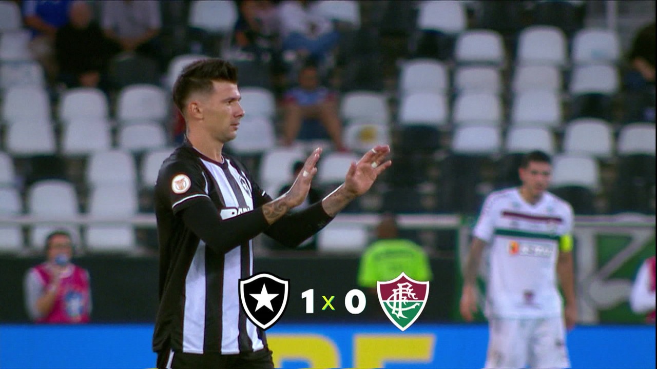 Botafogo vence o Fluminense e Bragantino bate o Athletico pelo Brasileirão