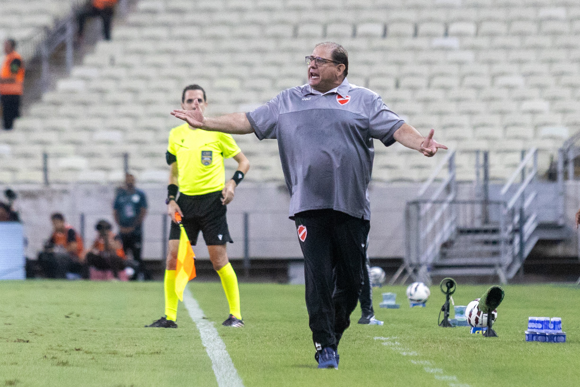 Guto Ferreira valoriza reação do Vila contra o Ceará e pede apoio da torcida