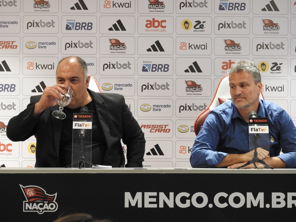 Marcos Braz e Bruno Spindel em coletiva do Flamengo — Foto: Fred Gomes