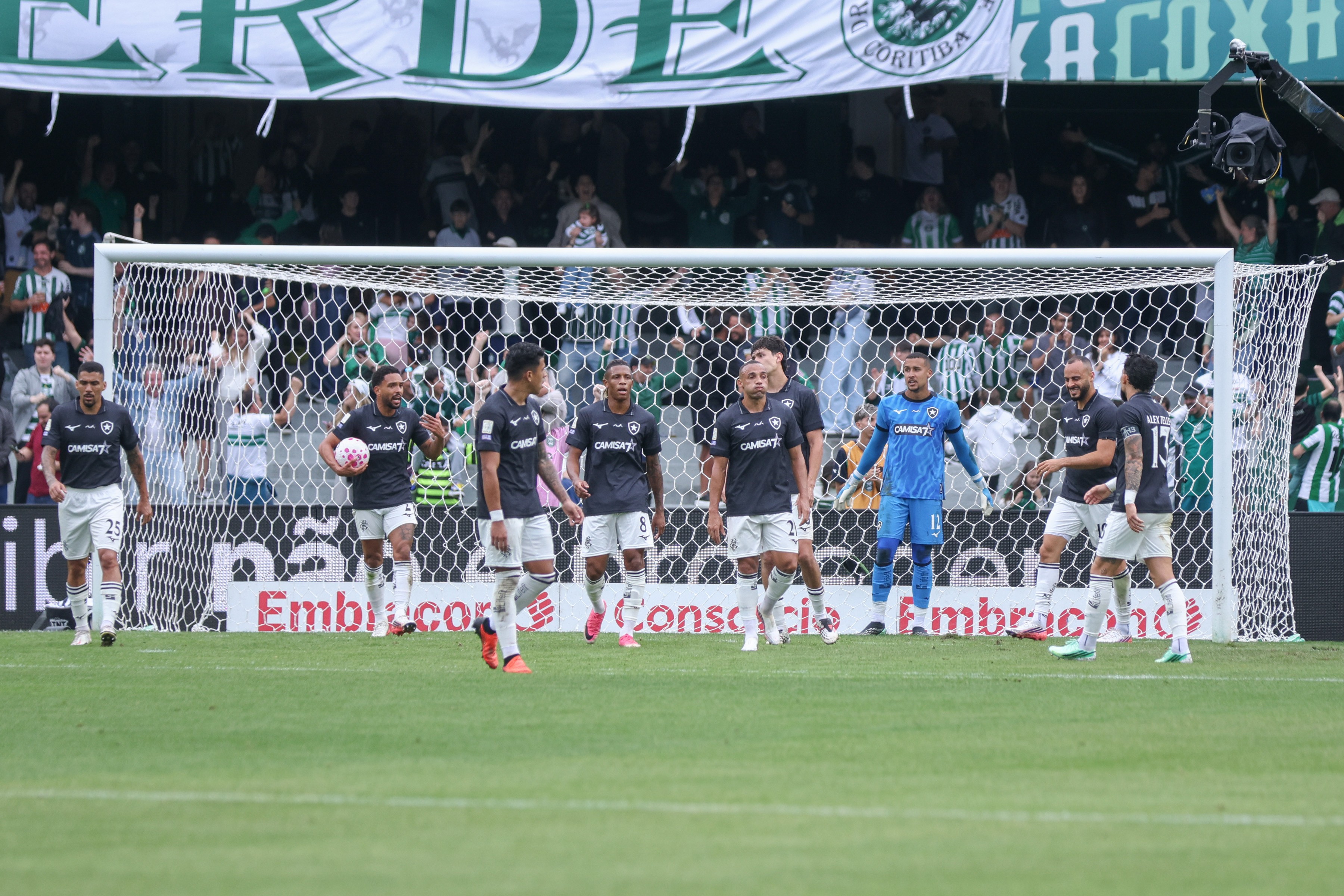 Análise: Botafogo faz testes como time em pré-temporada enquanto briga contra Z-4
