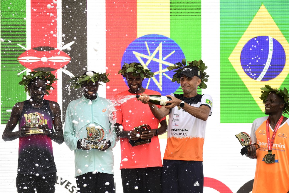 Fábio Jesus fica em terceiro lugar na São Silvestre 2025 — Foto: Marcos Ribolli