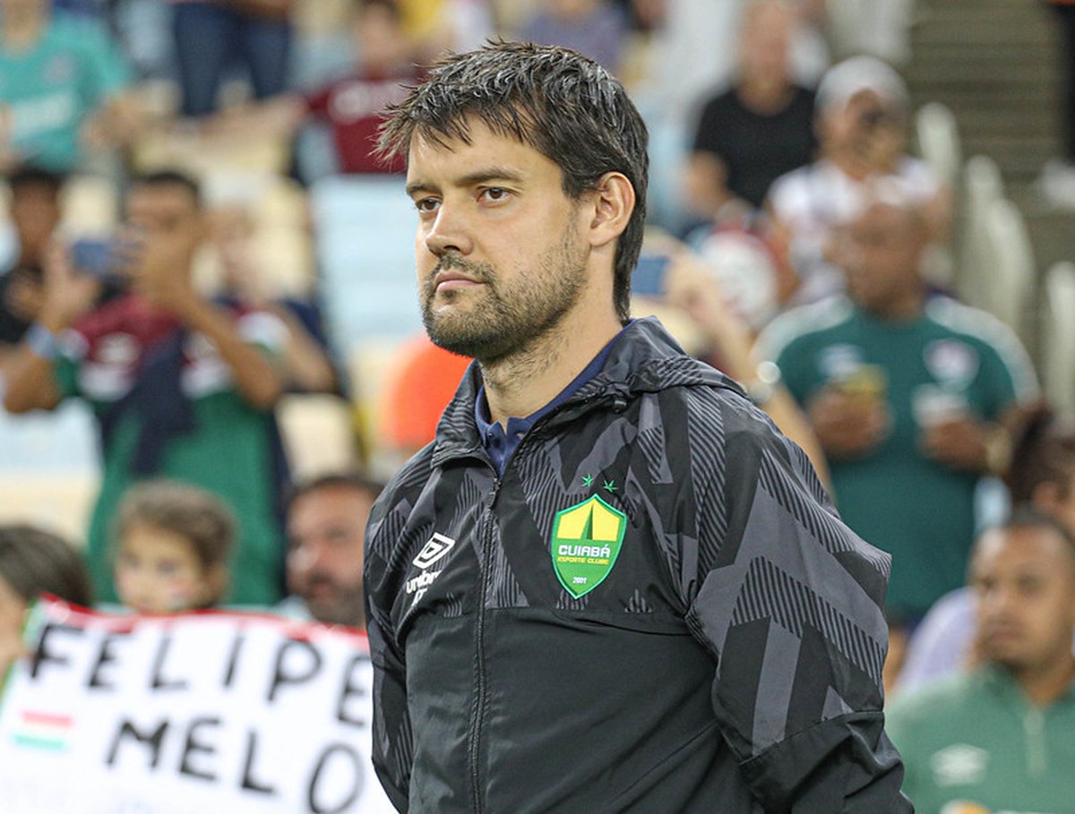 Antônio Oliveira assume Cuiabá no Estadual após passagem pelo Corinthians.