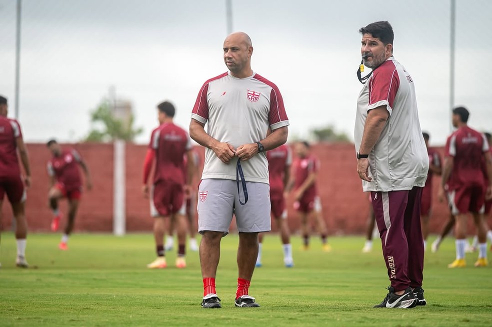 Barroca deve mexer na escalação do CRB para jogo contra o Atlético — Foto: Francisco Cedrim/CRB