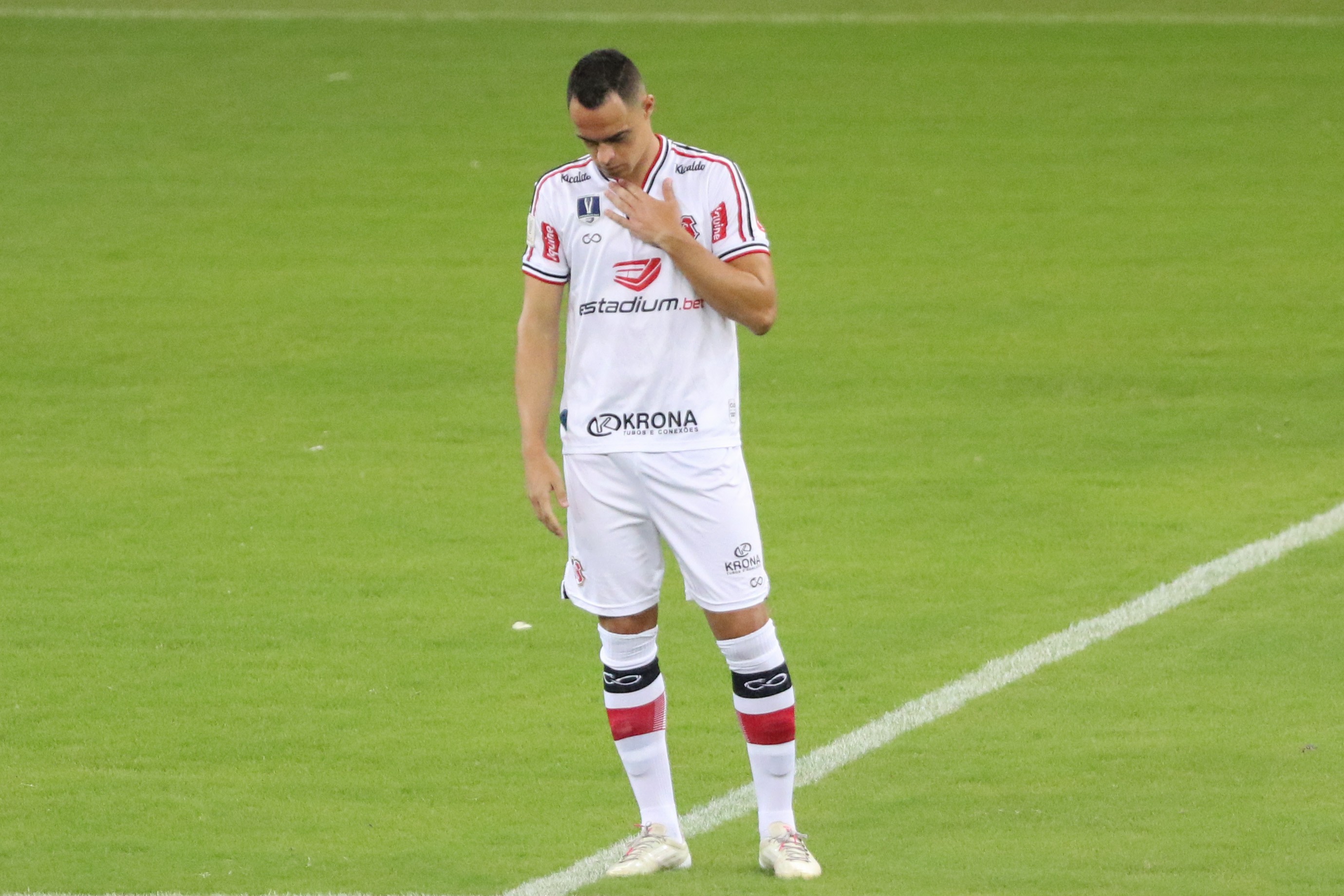 Em jejum, Victor Rangel é defendido por técnico do Santa: 